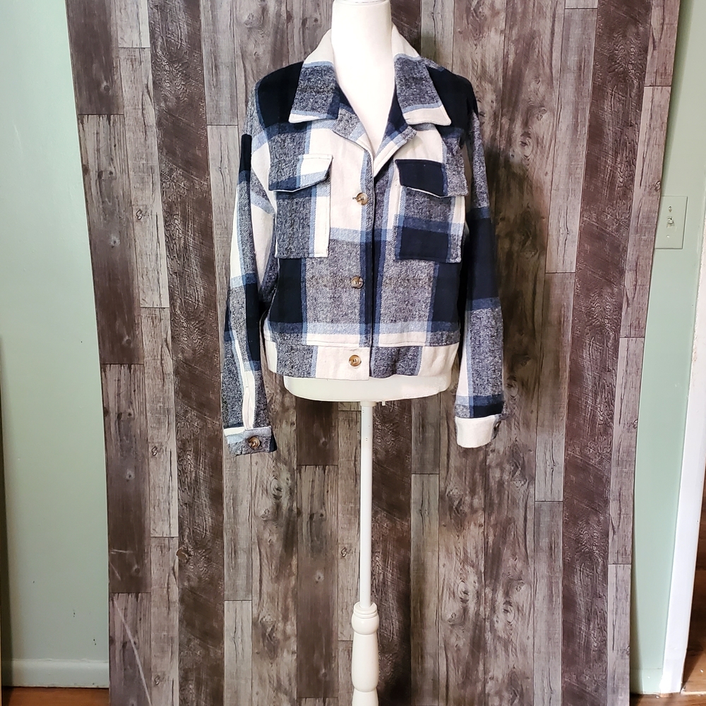 Stylish Blue and White Plaid Heavy Flannel Jacket